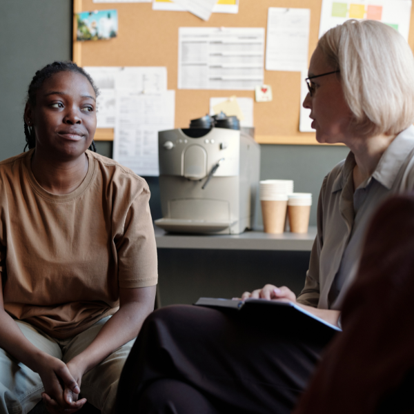 Femme qui a besoin d'assistance
